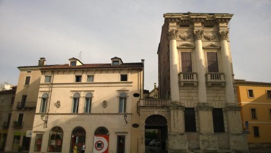 Palazzo Porto in piazza Castello
